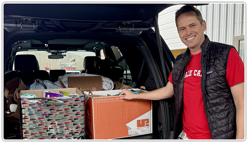 Dr. Hinkle packing boxes in back of van